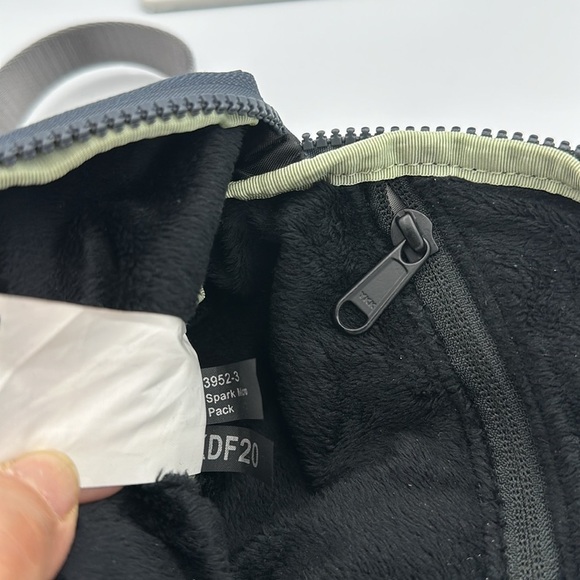 TIMBUK2 Spark Micro Pack Skylight Like New - Picture 8 of 9